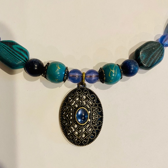 NWT Marked Teal Green Blue Beaded Pendant Necklace - Picture 5 of 7